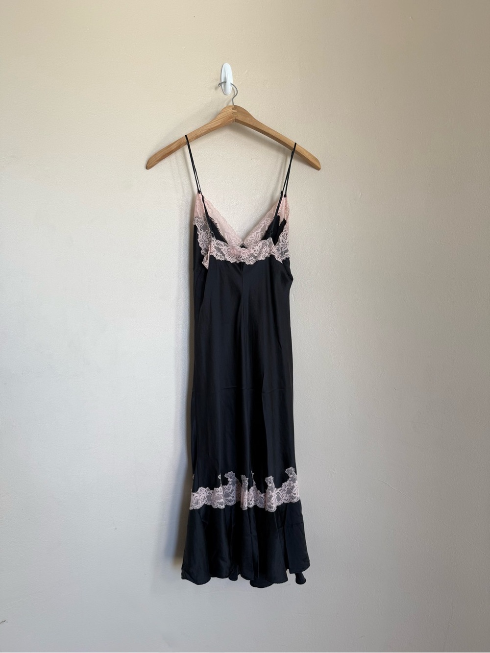 100% Silk Black Victoria’s Secret w/ Pink Lace - Picture 3 of 5